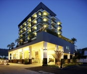 Andakira Hotel - Building at night