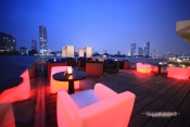 Ramada Plaza Menam Riverside Bangkok - Illuminous Bar & Lounge