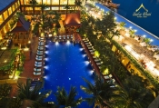 Ramada Plaza Menam Riverside Bangkok - Sala Thai Pool Bar & Swimming Pool