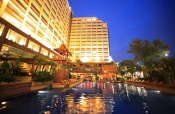 Ramada Plaza Menam Riverside Bangkok - Swimming Pool